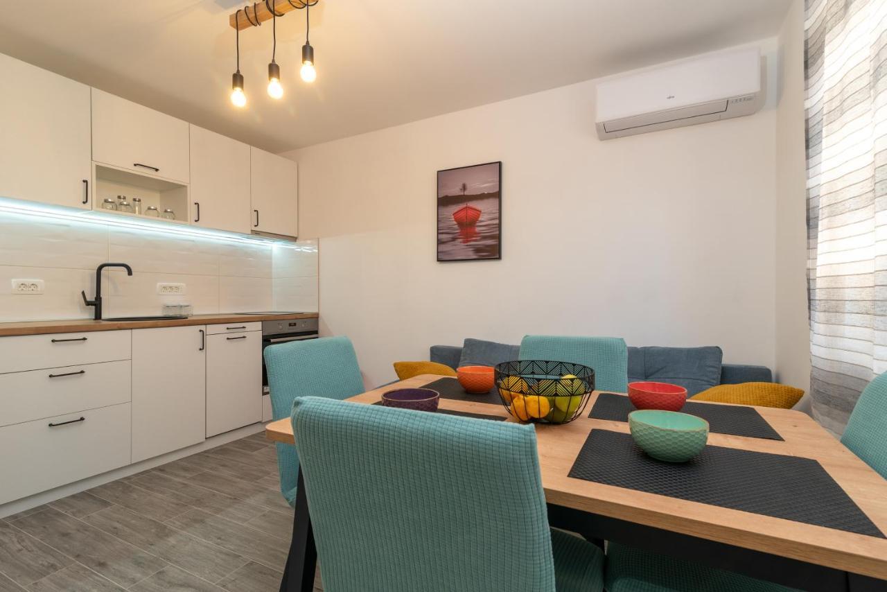 Small Private House With A Terrace In Trogir Apartment Ngoại thất bức ảnh