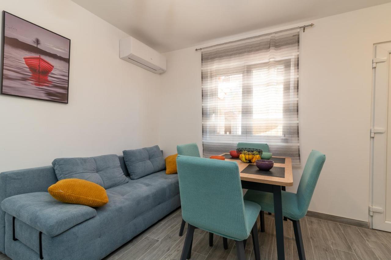 Small Private House With A Terrace In Trogir Apartment Ngoại thất bức ảnh